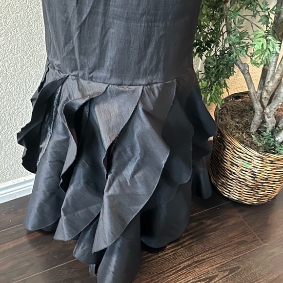 Perfect skirt for a formal event! - Picture 2 of 4